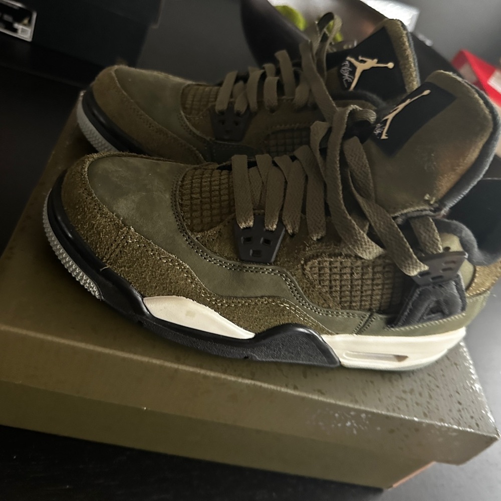 Jordan 4 Olive